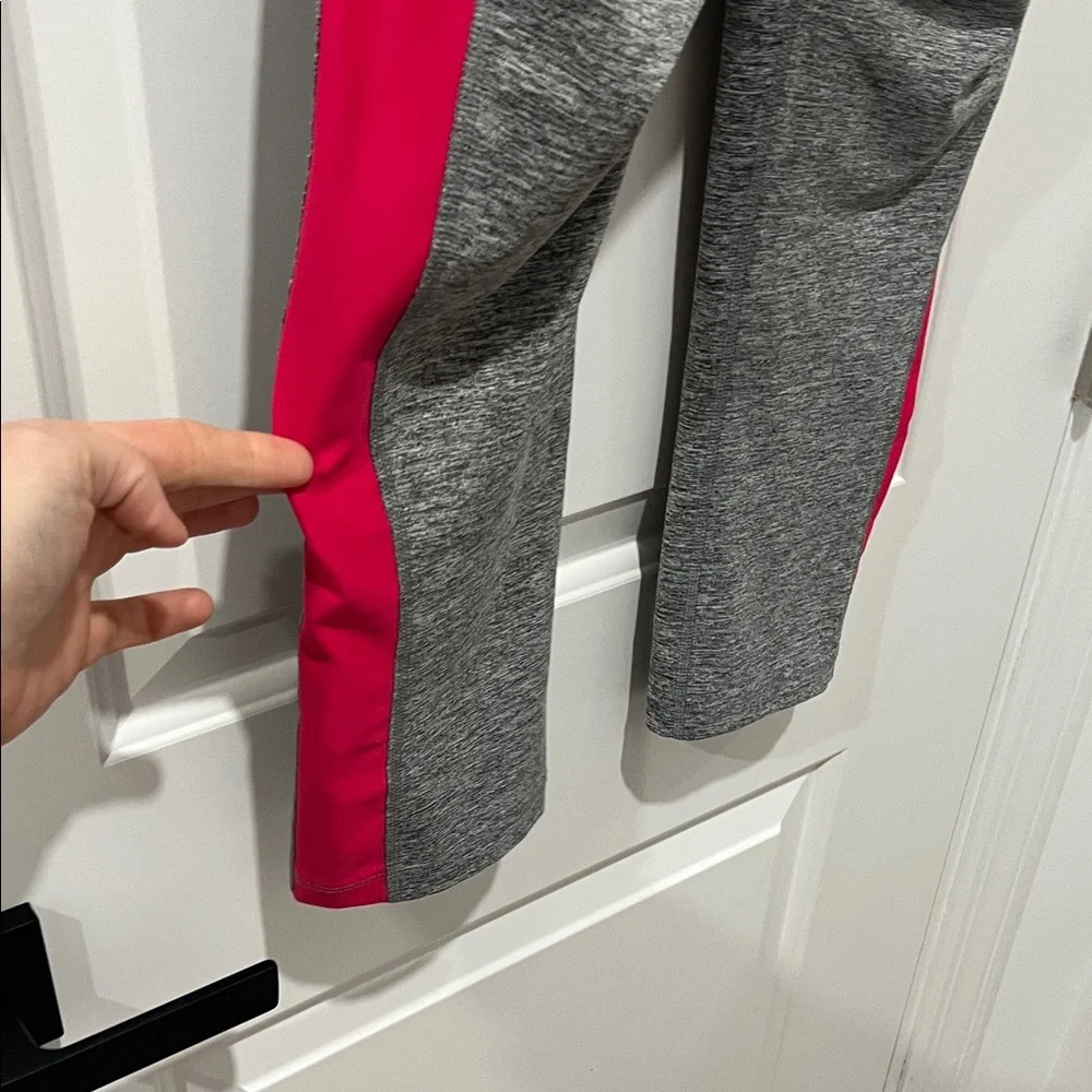 Nike Women's‎ Gray Dri-fit Cropped Leggings with Pink Accents Size Small